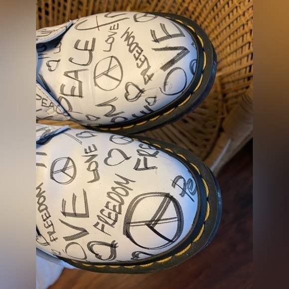 Dr. Martens Rare Script Graffiti Oxford Shoes Size 7 – Peace & Love Print - Picture 3 of 5